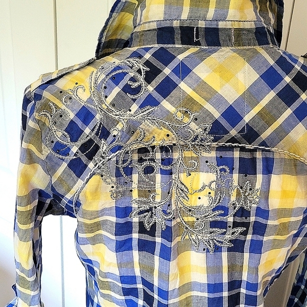 ROAR Button Down Flannel Shirt w/ Gorgeous Silver Embroidered Tribal Design EUC